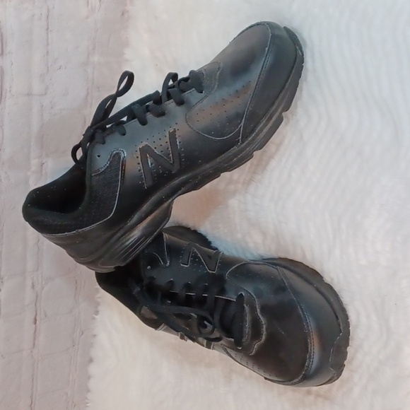 Athletic_Shoes